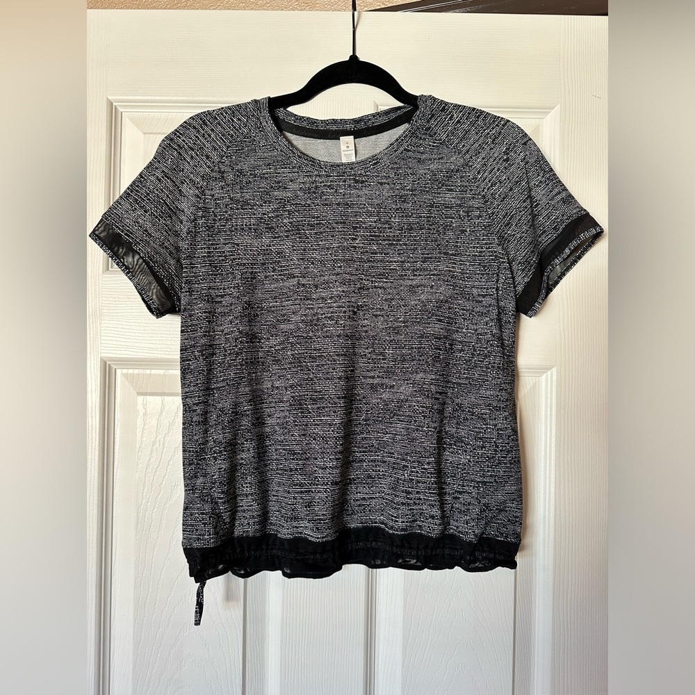 Lululemon Find Focus Short Sleeve Twillines Ice Grey Black / Black